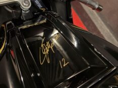 KAWASAKI ZX 10 R NINJA /2011 EXCLUSIVO VEÍCULOS SANTA CRUZ DO SUL / Carros no Vale