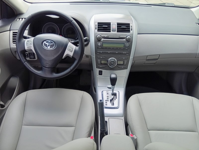 TOYOTA COROLLA 1.8 GLI 2012/2013 ALTERNATIVA VEÍCULOS LAJEADO / Carros no Vale