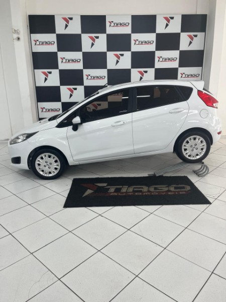 FORD FIESTA 1.5 SE HATCH 16V 2015/2015 TIAGO AUTOMÓVEIS VENÂNCIO AIRES / Carros no Vale