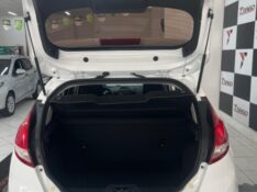 FORD FIESTA 1.5 SE HATCH 16V 2015/2015 TIAGO AUTOMÓVEIS VENÂNCIO AIRES / Carros no Vale
