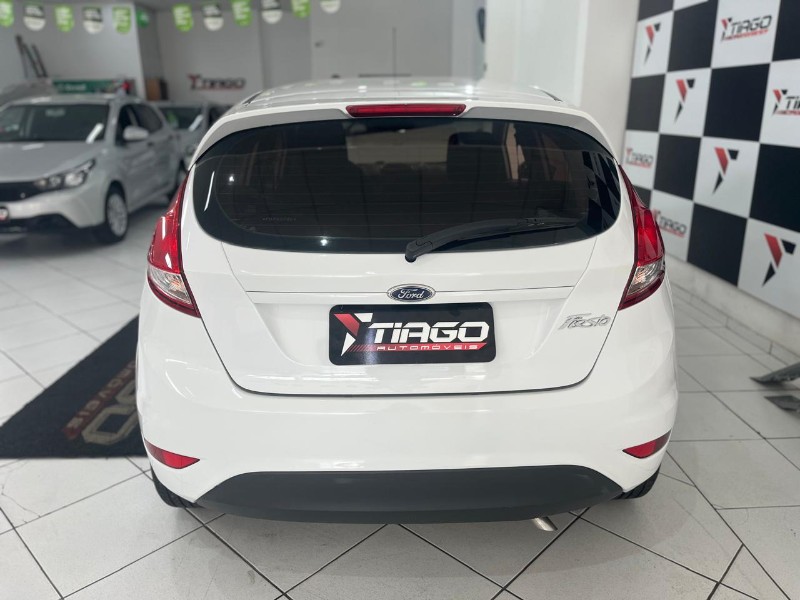 FORD FIESTA 1.5 SE HATCH 16V 2015/2015 TIAGO AUTOMÓVEIS VENÂNCIO AIRES / Carros no Vale