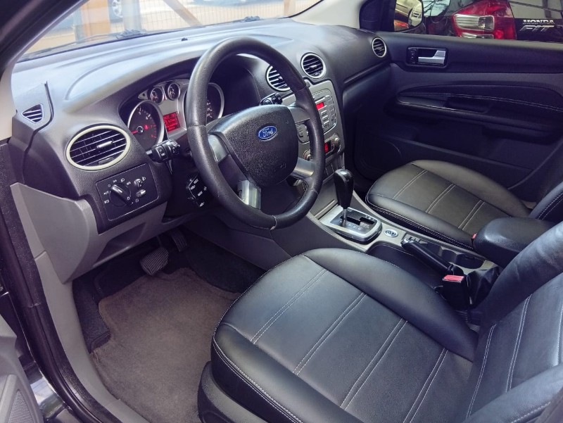 FORD FOCUS SEDAN 2.0 2011/2011 ALTERNATIVA VEÍCULOS LAJEADO / Carros no Vale