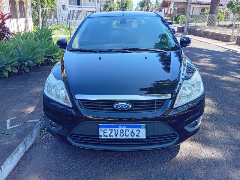 FORD FOCUS SEDAN 2.0 2011/2011 ALTERNATIVA VEÍCULOS LAJEADO / Carros no Vale