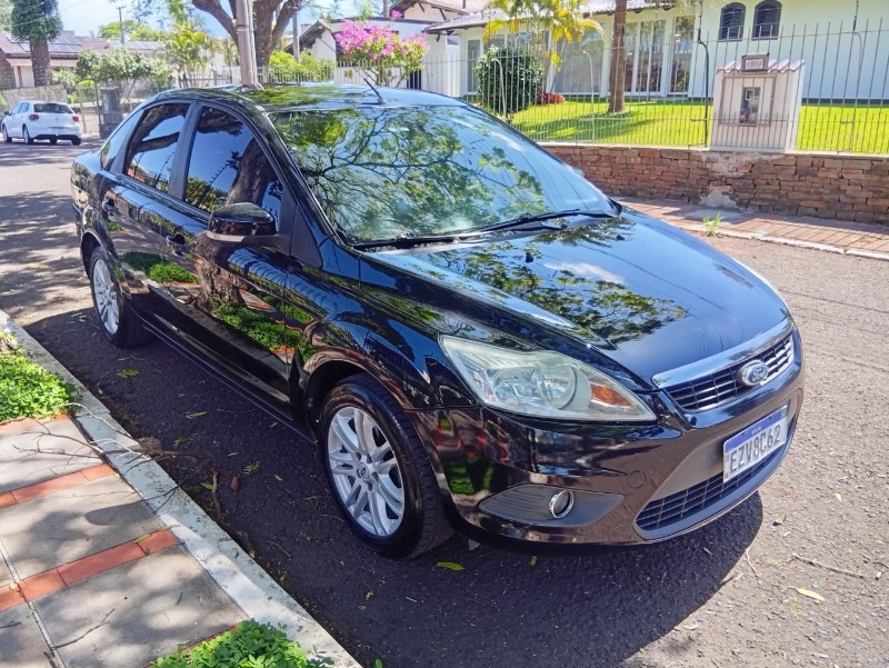 FORD FOCUS SEDAN 2.0 2011/2011 ALTERNATIVA VEÍCULOS LAJEADO / Carros no Vale