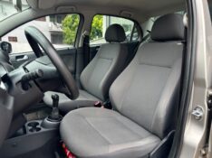 VOLKSWAGEN VOYAGE TREND 1.0 2013/2013 SÉTIMA VEÍCULOS GUAPORÉ / Carros no Vale