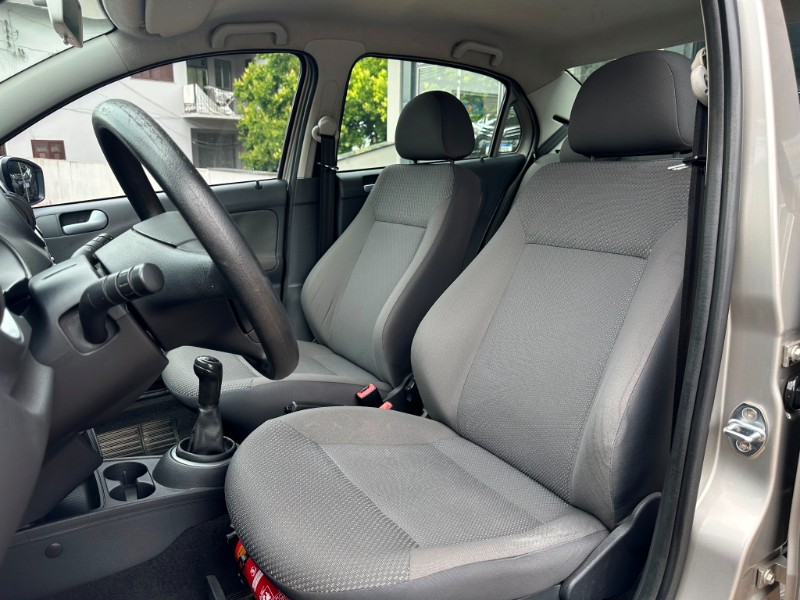 VOLKSWAGEN VOYAGE TREND 1.0 2013/2013 SÉTIMA VEÍCULOS GUAPORÉ / Carros no Vale