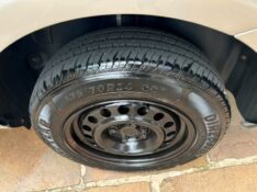 VOLKSWAGEN VOYAGE TREND 1.0 2013/2013 SÉTIMA VEÍCULOS GUAPORÉ / Carros no Vale