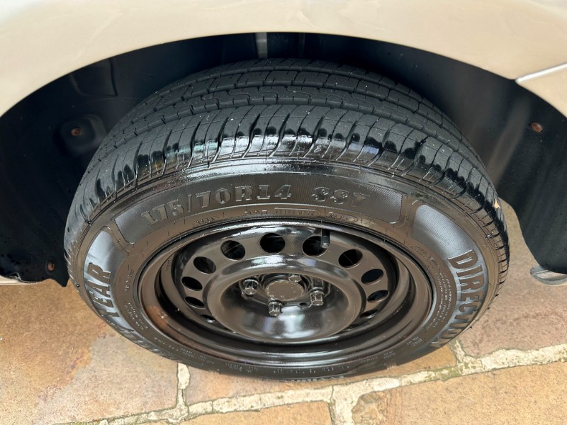 VOLKSWAGEN VOYAGE TREND 1.0 2013/2013 SÉTIMA VEÍCULOS GUAPORÉ / Carros no Vale