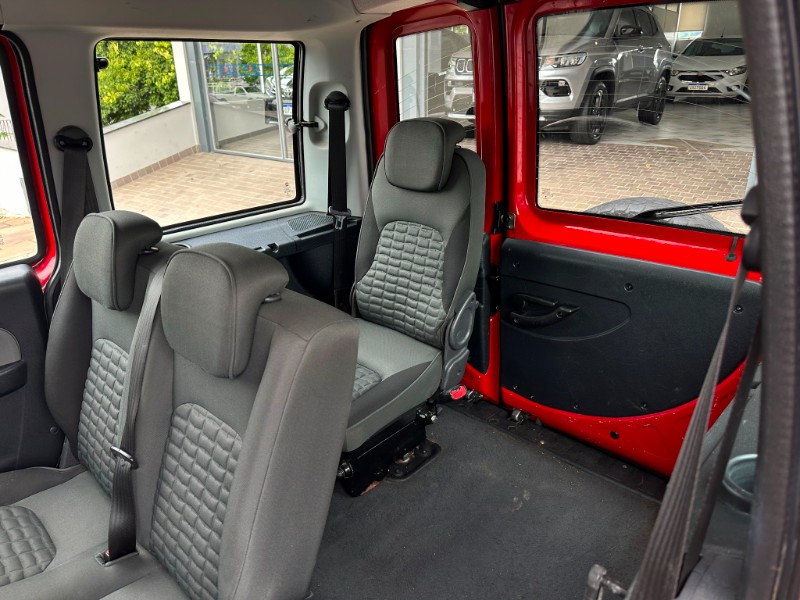 FIAT DOBLO ADVENTURE /6 LUGARES 2016/2016 SÉTIMA VEÍCULOS GUAPORÉ / Carros no Vale