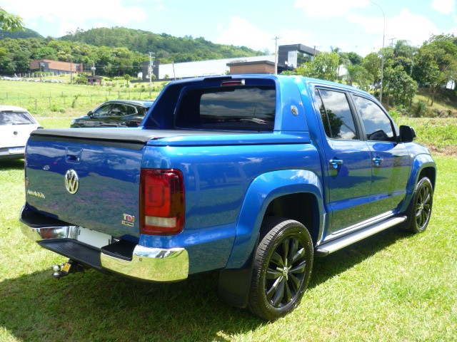 VOLKSWAGEN AMAROK 2.0 HIGHLINE EXTREME 4X4 CD TURBO 2017/2018 PREMIUM AUTOMÓVEIS ARROIO DO MEIO / Carros no Vale VOLKSWAGEN AMAROK 2.0 HIGHLINE EXTREME 4X4 CD TURBO 2017/2018 PREMIUM AUTOMÓVEIS ARROIO DO MEIO / Carros no Vale