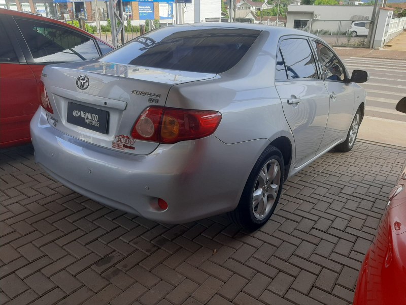 TOYOTA COROLLA 1.8 XEI 16V FLEX 4P AUTOMÁTICO 2008/2009 RENAUTO VEÍCULOS LAJEADO / Carros no Vale