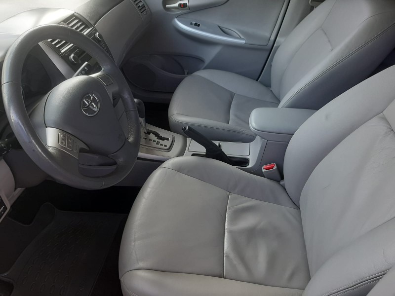 TOYOTA COROLLA 1.8 XEI 16V FLEX 4P AUTOMÁTICO 2008/2009 RENAUTO VEÍCULOS LAJEADO / Carros no Vale