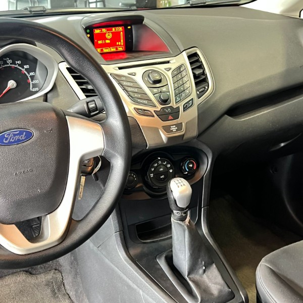FORD NEW FIESTA 1.6 SE 2012/2012 JOÃO CARROS MULTIMARCAS GUAPORÉ / Carros no Vale FORD NEW FIESTA 1.6 SE 2012/2012 JOÃO CARROS MULTIMARCAS GUAPORÉ / Carros no Vale