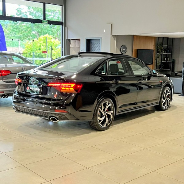 VOLKSWAGEN JETTA GLI 350 TSI 2.0 2022/2022 JOÃO CARROS MULTIMARCAS GUAPORÉ / Carros no Vale