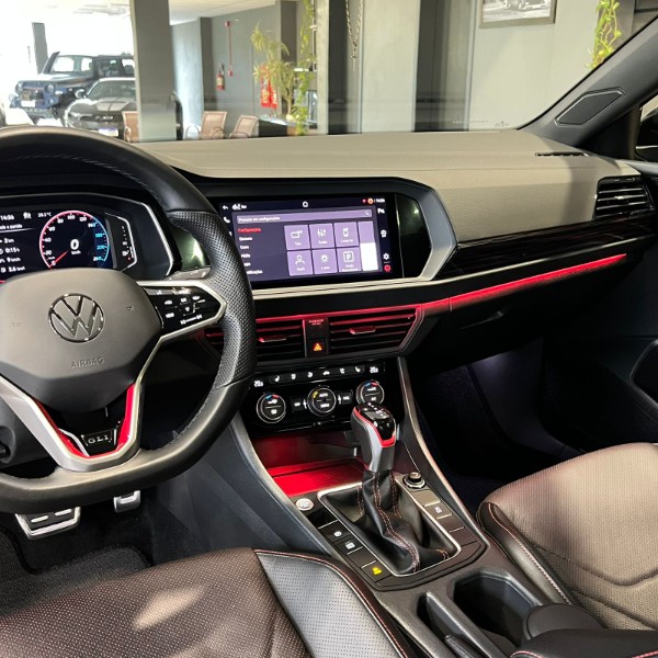 VOLKSWAGEN JETTA GLI 350 TSI 2.0 2022/2022 JOÃO CARROS MULTIMARCAS GUAPORÉ / Carros no Vale