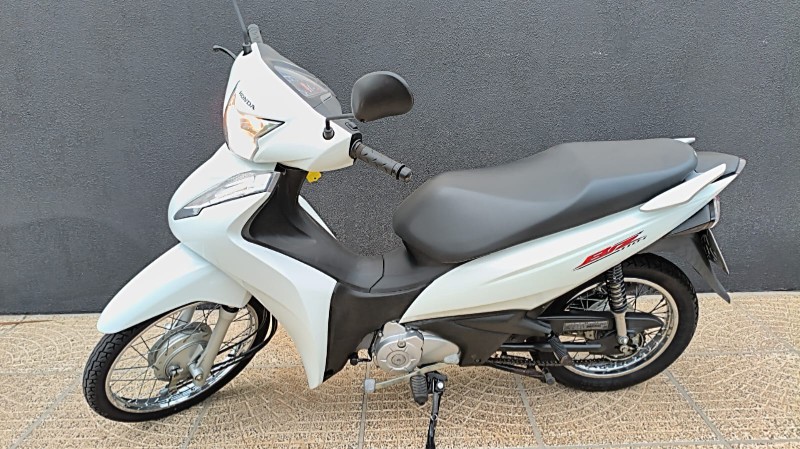 HONDA MOTOS BIZ 110I BRANCA 2023/2023 ADRIANO VEÍCULOS CRUZEIRO DO SUL / Carros no Vale
