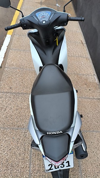 HONDA MOTOS BIZ 110I BRANCA 2023/2023 ADRIANO VEÍCULOS CRUZEIRO DO SUL / Carros no Vale