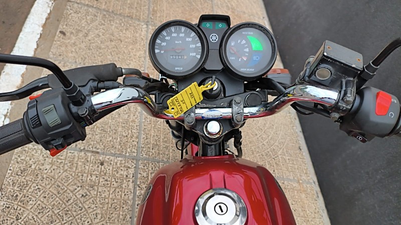 YAMAHA YBR 125-ED 2004/2005 ADRIANO VEÍCULOS CRUZEIRO DO SUL / Carros no Vale