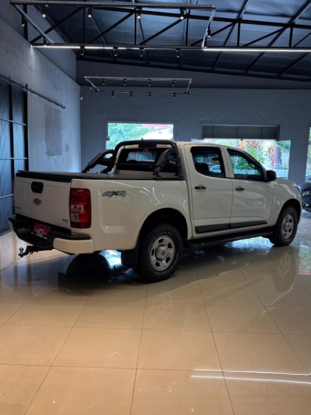 CHEVROLET S10 2.8 16V TURBO DIESEL LS CD 4X4 MANUAL 2016/2017 JM AUTOMÓVEIS VENÂNCIO AIRES / Carros no Vale