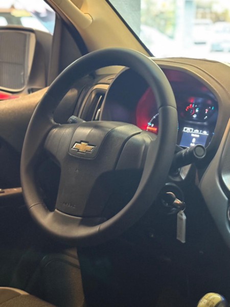 CHEVROLET S10 2.8 16V TURBO DIESEL LS CD 4X4 MANUAL 2016/2017 JM AUTOMÓVEIS VENÂNCIO AIRES / Carros no Vale