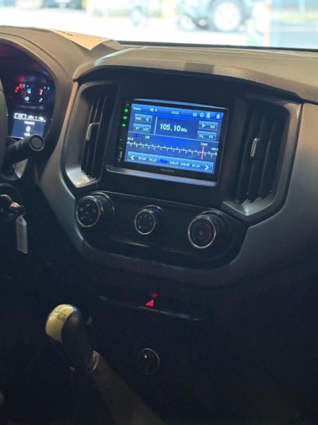 CHEVROLET S10 2.8 16V TURBO DIESEL LS CD 4X4 MANUAL 2016/2017 JM AUTOMÓVEIS VENÂNCIO AIRES / Carros no Vale