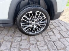 JEEP COMPASS 2.0 16V DIESEL LIMITED 4X4 AUTOMÁTICO 2024/2024 ELY AUTOMÓVEIS LAJEADO / Carros no Vale