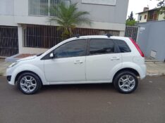 FORD FIESTA 1.6 FLEX 2012/2013 ALTERNATIVA VEÍCULOS LAJEADO / Carros no Vale