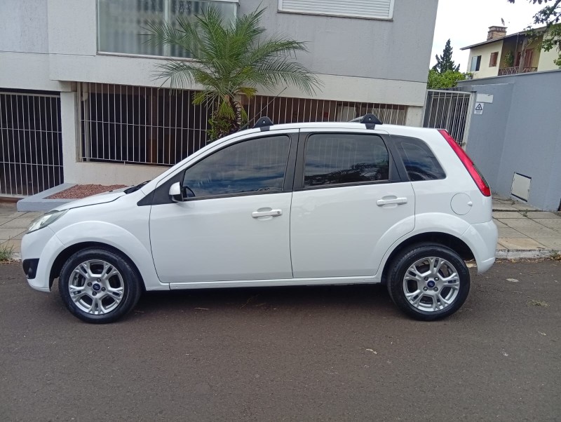 FORD FIESTA 1.6 FLEX 2012/2013 ALTERNATIVA VEÍCULOS LAJEADO / Carros no Vale
