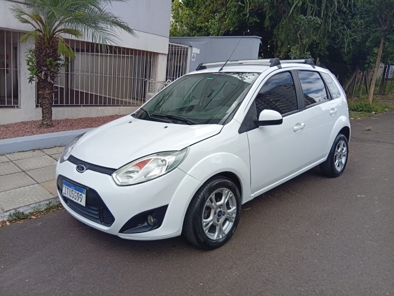 FORD FIESTA 1.6 FLEX 2012/2013 ALTERNATIVA VEÍCULOS LAJEADO / Carros no Vale