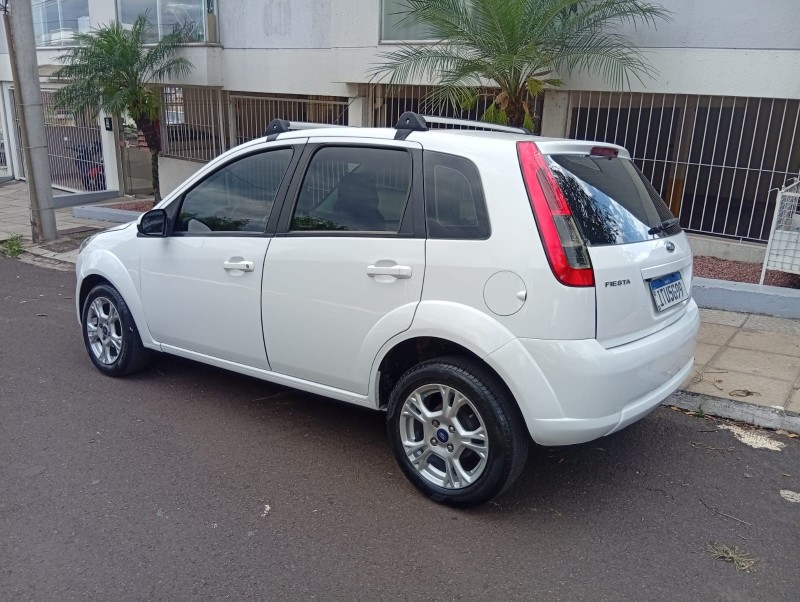 FORD FIESTA 1.6 FLEX 2012/2013 ALTERNATIVA VEÍCULOS LAJEADO / Carros no Vale