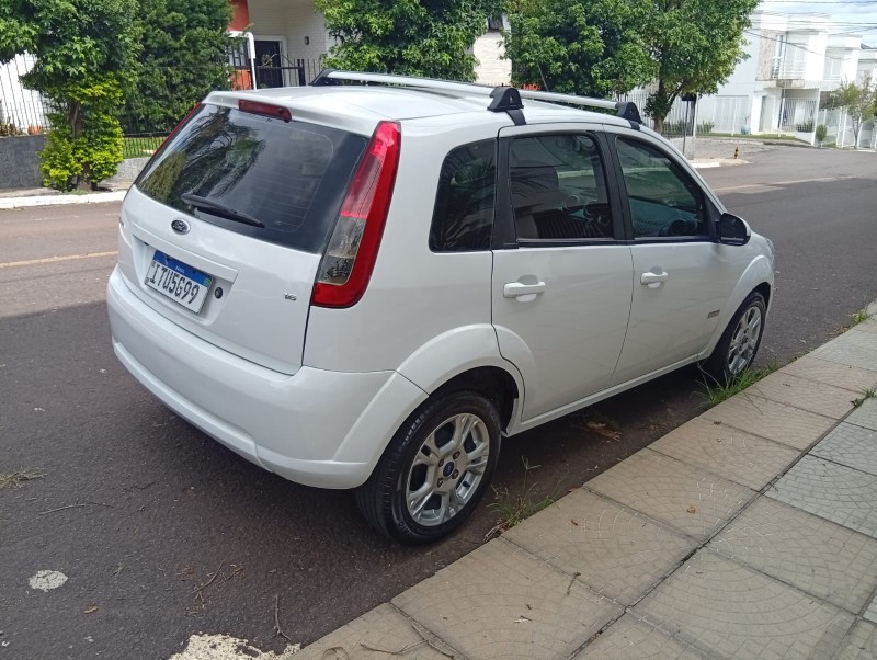 FORD FIESTA 1.6 FLEX 2012/2013 ALTERNATIVA VEÍCULOS LAJEADO / Carros no Vale