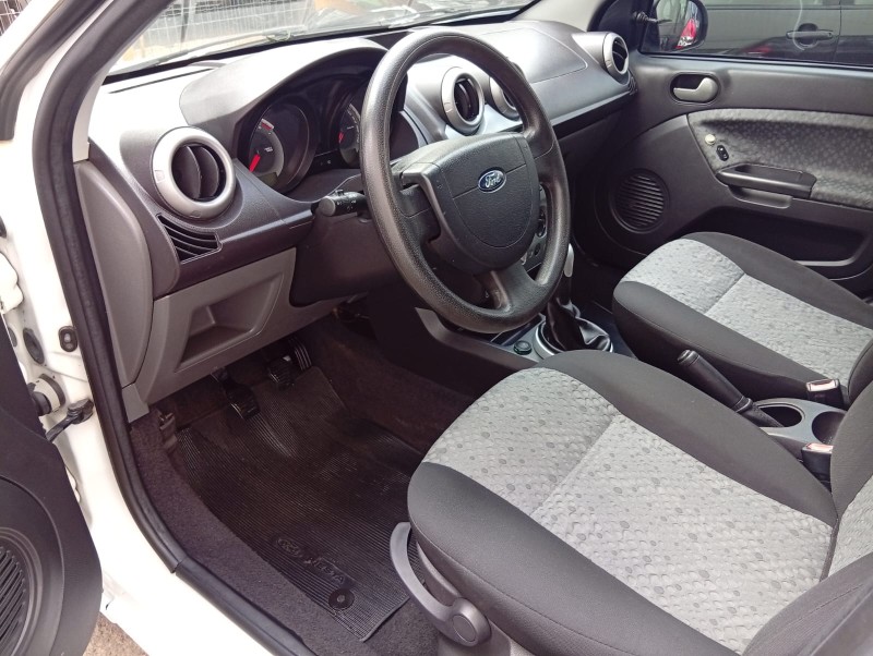 FORD FIESTA 1.6 FLEX 2012/2013 ALTERNATIVA VEÍCULOS LAJEADO / Carros no Vale