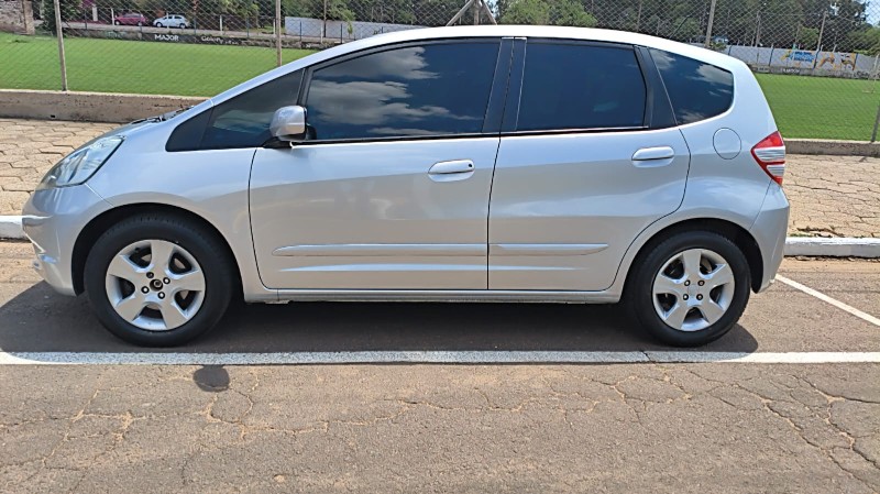 HONDA FIT 1.4 LXL 16V FLEX 4P AUT 2011/2011 ADRIANO VEÍCULOS CRUZEIRO DO SUL / Carros no Vale