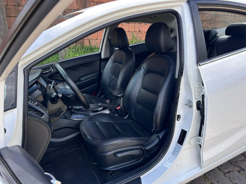 KIA CERATO 1.6 16V FLEX AUT. 2014/2014 LS MULTIMARCAS VENÂNCIO AIRES / Carros no Vale