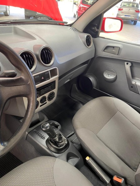 VOLKSWAGEN SAVEIRO TREND 1.6 2008/2009 LAVENDA VEÍCULOS ARROIO DO MEIO / Carros no Vale