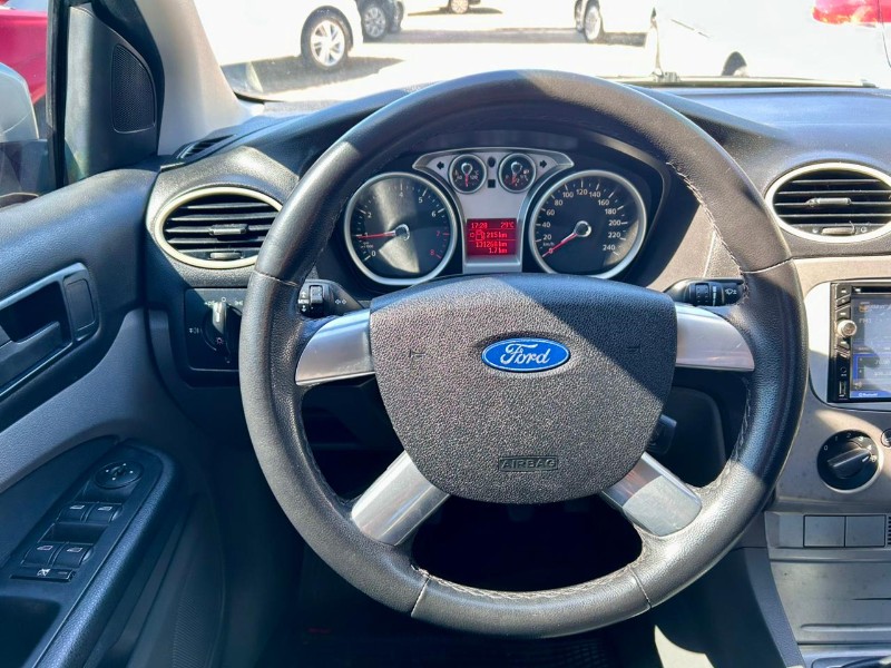 FORD FOCUS SEDAN 2.0 /2011 AR MULTIMARCAS VENÂNCIO AIRES / Carros no Vale