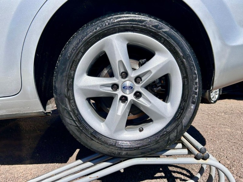 FORD FOCUS SEDAN 2.0 /2011 AR MULTIMARCAS VENÂNCIO AIRES / Carros no Vale