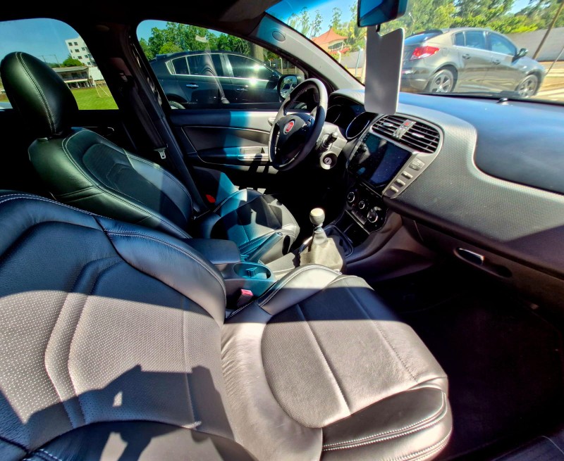 FIAT BRAVO 1.8 SPORTING 16V FLEX 4P MANUAL 2016/2016 CRUZEIRO MULTIMARCAS CRUZEIRO DO SUL / Carros no Vale