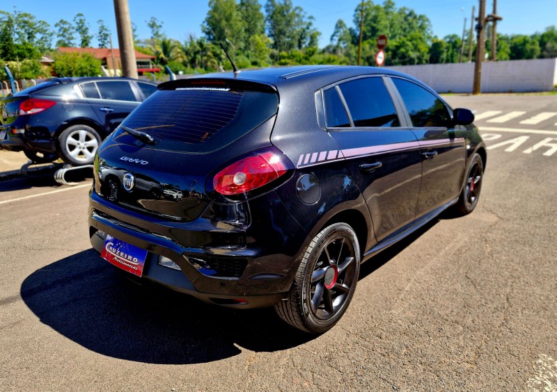 FIAT BRAVO 1.8 SPORTING 16V FLEX 4P MANUAL 2016/2016 CRUZEIRO MULTIMARCAS CRUZEIRO DO SUL / Carros no Vale