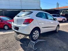 CHEVROLET ONIX HATCH LT 1.4 8V FLEXPOWER 5P MEC. /2015 AR MULTIMARCAS VENÂNCIO AIRES / Carros no Vale