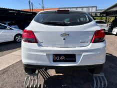 CHEVROLET ONIX HATCH LT 1.4 8V FLEXPOWER 5P MEC. /2015 AR MULTIMARCAS VENÂNCIO AIRES / Carros no Vale