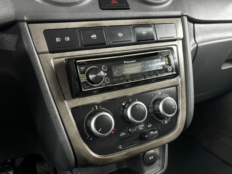 VOLKSWAGEN VOYAGE 1.0 CITY MI 8V 2009/2010 DUARTE VEÍCULOS PORTO ALEGRE / Carros no Vale