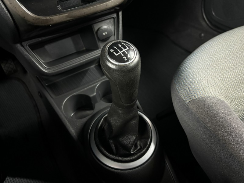 VOLKSWAGEN VOYAGE 1.0 CITY MI 8V 2009/2010 DUARTE VEÍCULOS PORTO ALEGRE / Carros no Vale