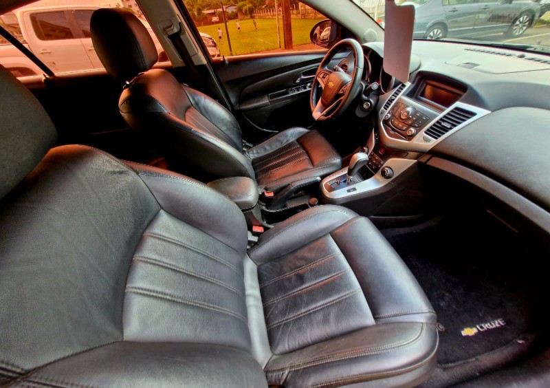 CHEVROLET CRUZE 1.8 LT 16V 2014/2014 CRUZEIRO MULTIMARCAS CRUZEIRO DO SUL / Carros no Vale