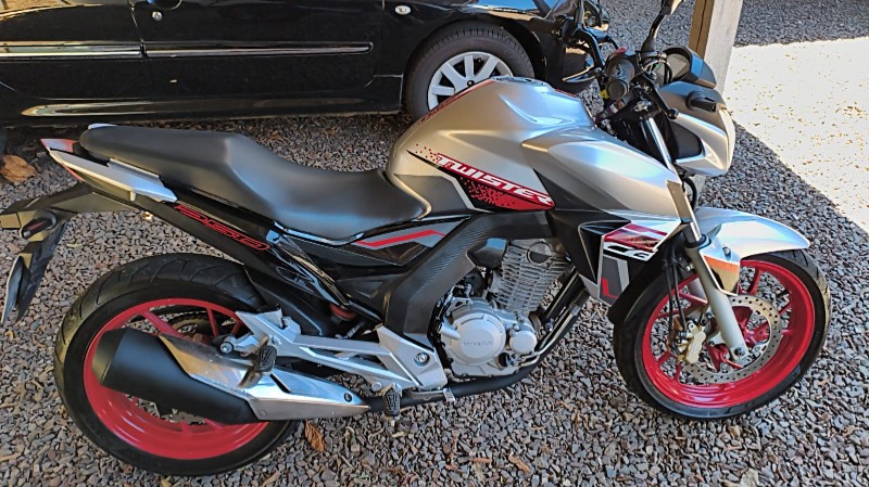 HONDA MOTOS CB 250F TWISTER 2021/2021 ADRIANO VEÍCULOS CRUZEIRO DO SUL / Carros no Vale