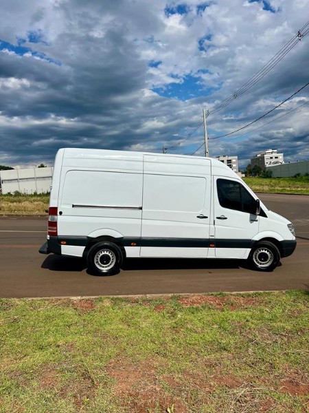 MERCEDES-BENZ SPRINTER 2.2 FURGAO 311 2015/2016 PREMIUM AUTOMÓVEIS ARROIO DO MEIO / Carros no Vale