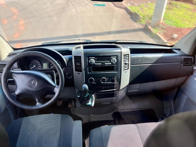 MERCEDES-BENZ SPRINTER 2.2 FURGAO 311 2015/2016 PREMIUM AUTOMÓVEIS ARROIO DO MEIO / Carros no Vale