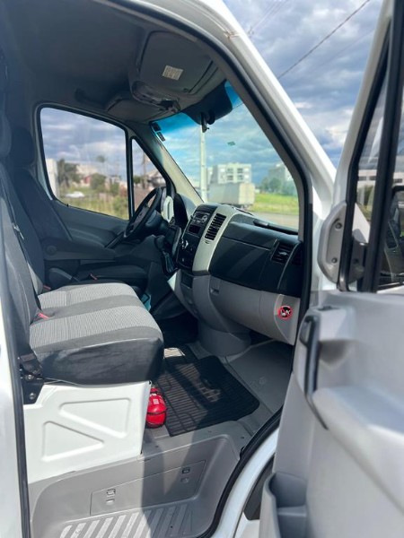 MERCEDES-BENZ SPRINTER 2.2 FURGAO 311 2015/2016 PREMIUM AUTOMÓVEIS ARROIO DO MEIO / Carros no Vale