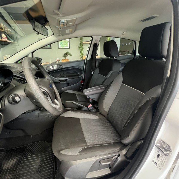 FORD FIESTA SE 1.6 16V 2018/2018 JOÃO CARROS MULTIMARCAS GUAPORÉ / Carros no Vale