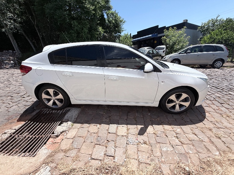CHEVROLET CRUZE 1.8 LT 16V FLEX 4P MANUAL 2013/2013 ELY AUTOMÓVEIS LAJEADO / Carros no Vale
